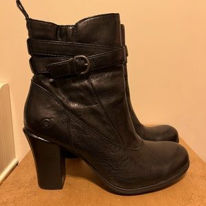 Born boots size 6.5 new in box